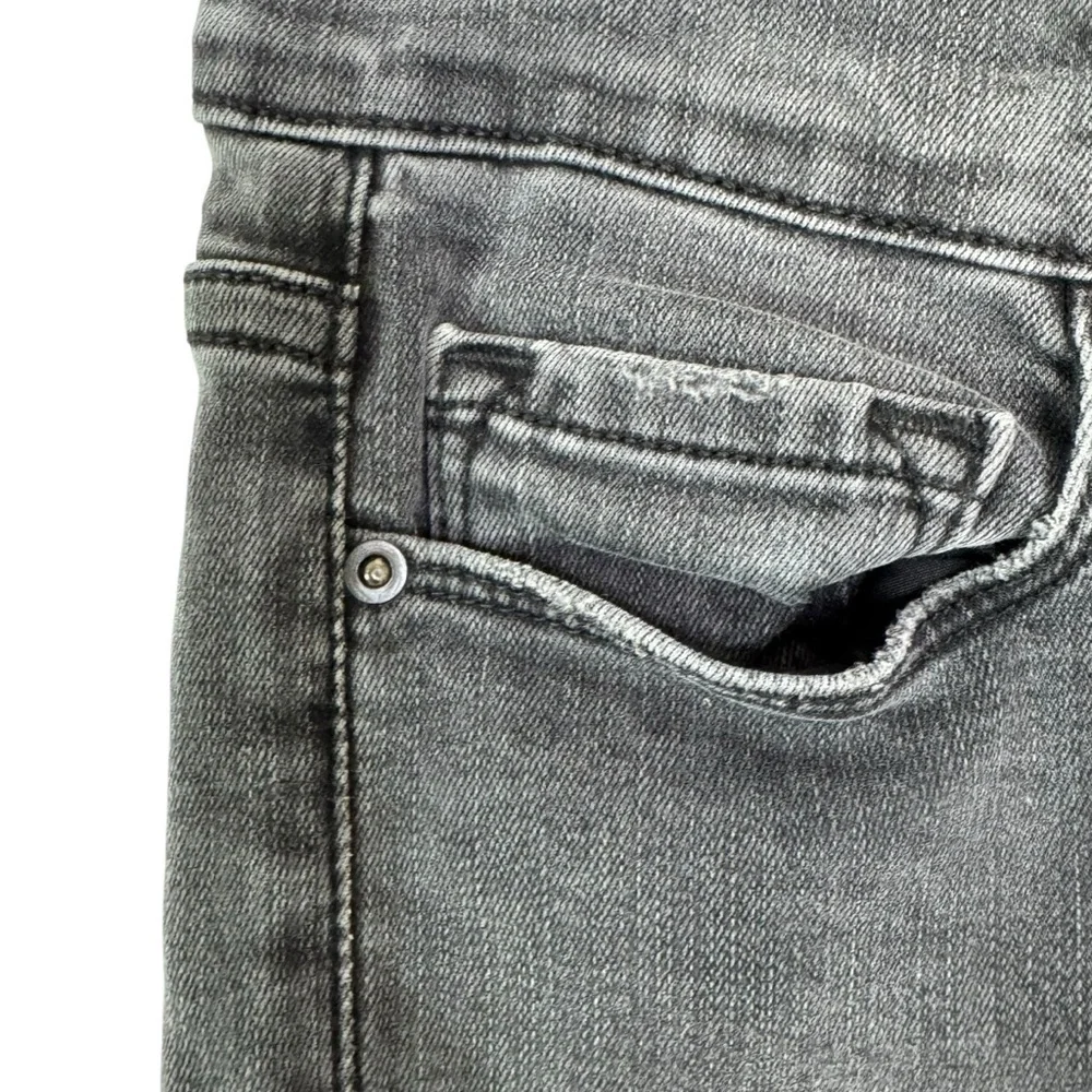 FRAME Le Skinny De Jeanne Crop Raw Triangle Hem Jean in Tull Size 26